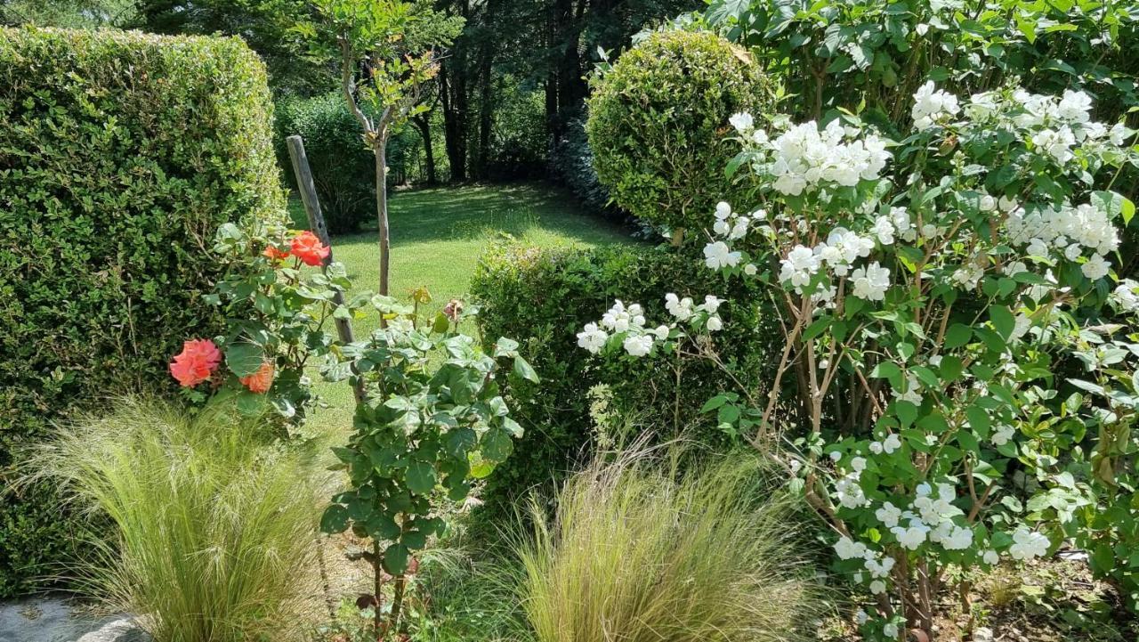 Domaine La Garenne Acomodação com café da manhã Reilhaguet Exterior foto